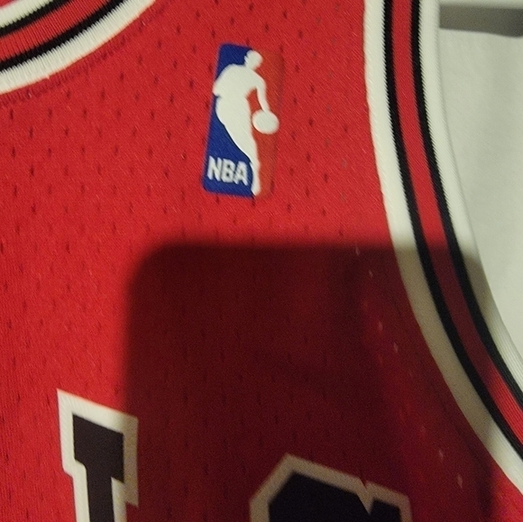 Mitchell & Ness Chicago Bulls Scottie Pippen 1997-98 Swingman Jersey Size Small - Picture 6 of 8